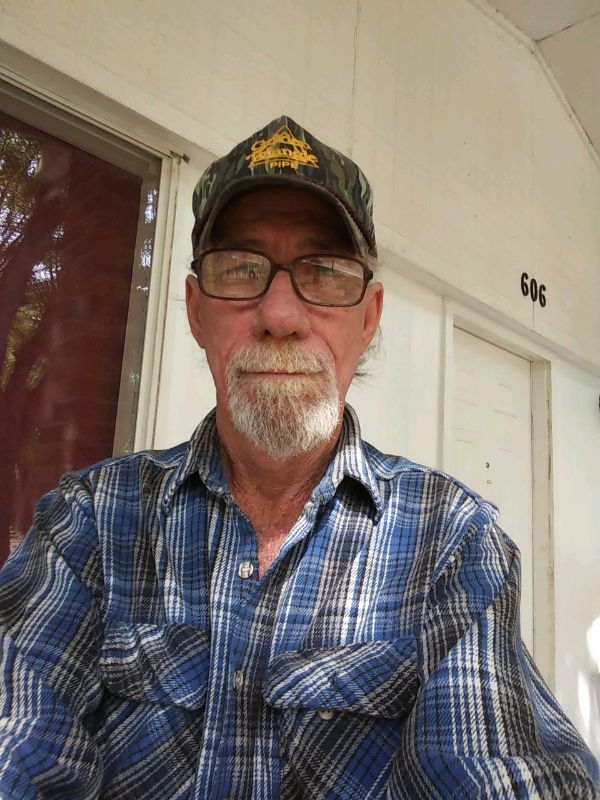 Albert Parker Sr Hi.. Meet Senior Men in Daisetta